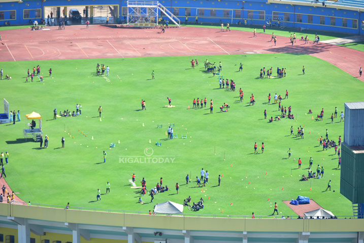 Kuri Stade Amahoro, mu kibuga hagati hakorerwaga n'indi mikino y'abana