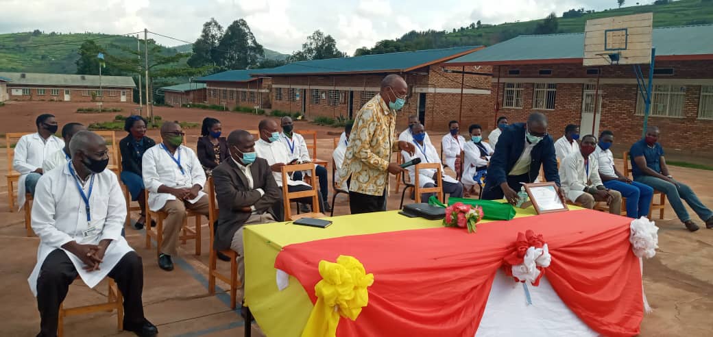 Umuhango wo guhemba umunyeshuri wahize abandi mu gihugu wabereye muri TTC Kirambo