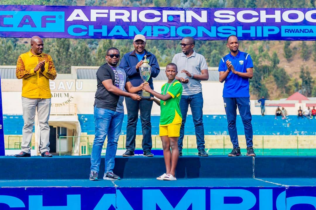 Kiramuruzi Modern School yegukanye igikombe mu bakobwa