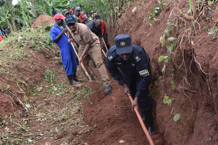 Mu Karere ka Kirehe n'ubwo hakunze kurangwa izuba ariko iyo imvura iguye imisozi itwarwa n'isuri