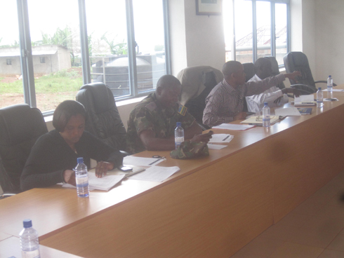 Umuyobozi w'akarere ka Kirehe n'abandi bayobozi bayoboye inama.