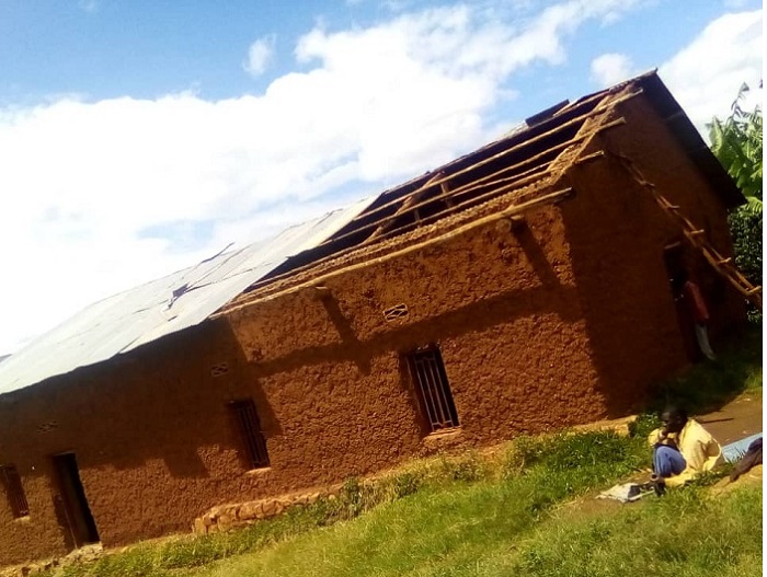 Abaturage babujije Pasiteri gusenya urusengero