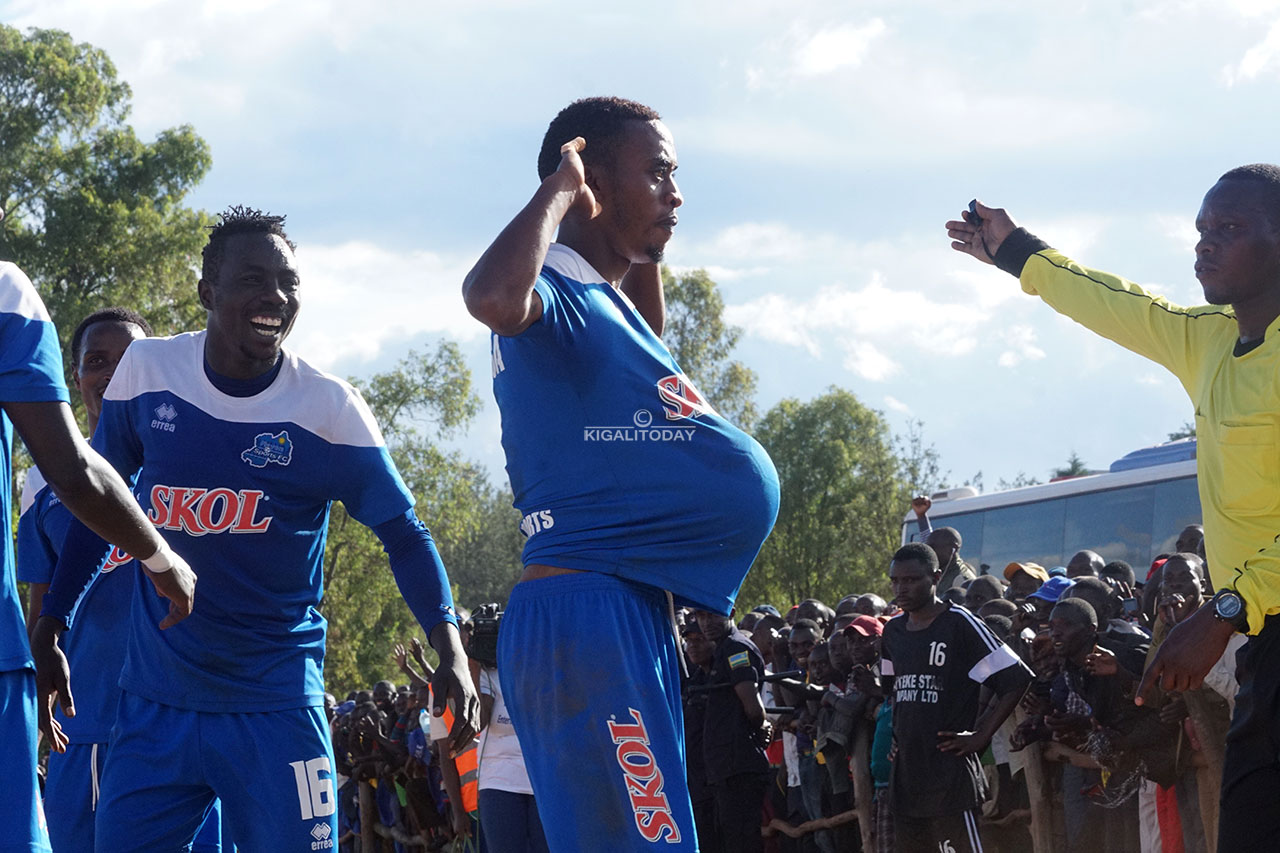 Eric Rutanga yishimira igitego yatsinze Kirehe, ari nacyo cya mbere ayitsindiye muri Shampiona