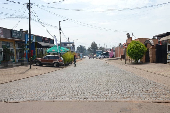 Minisitiri Ngabitsinze yemereye abo bacuruzi kubabonera igisubizo bidatinze