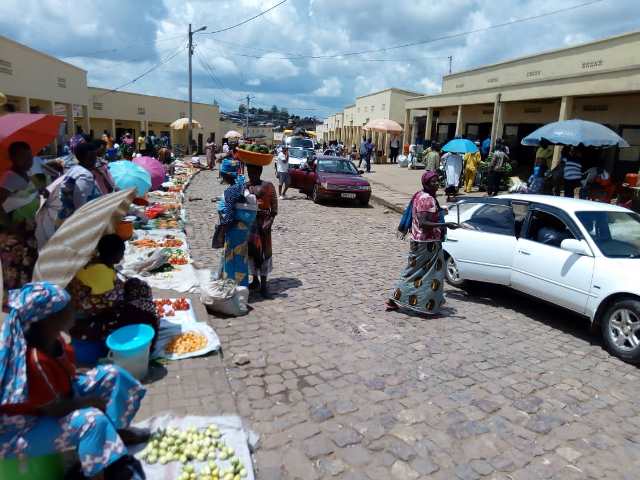 Hari aho abaturage bahahaga begeranye cyane, ariko ubuyobozi buvuga ko bukomeje kubibutsa guhana umwanya