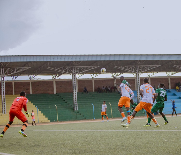 Mugenzi atera umupira wavuyemo igitego cya Kiyovu Sports