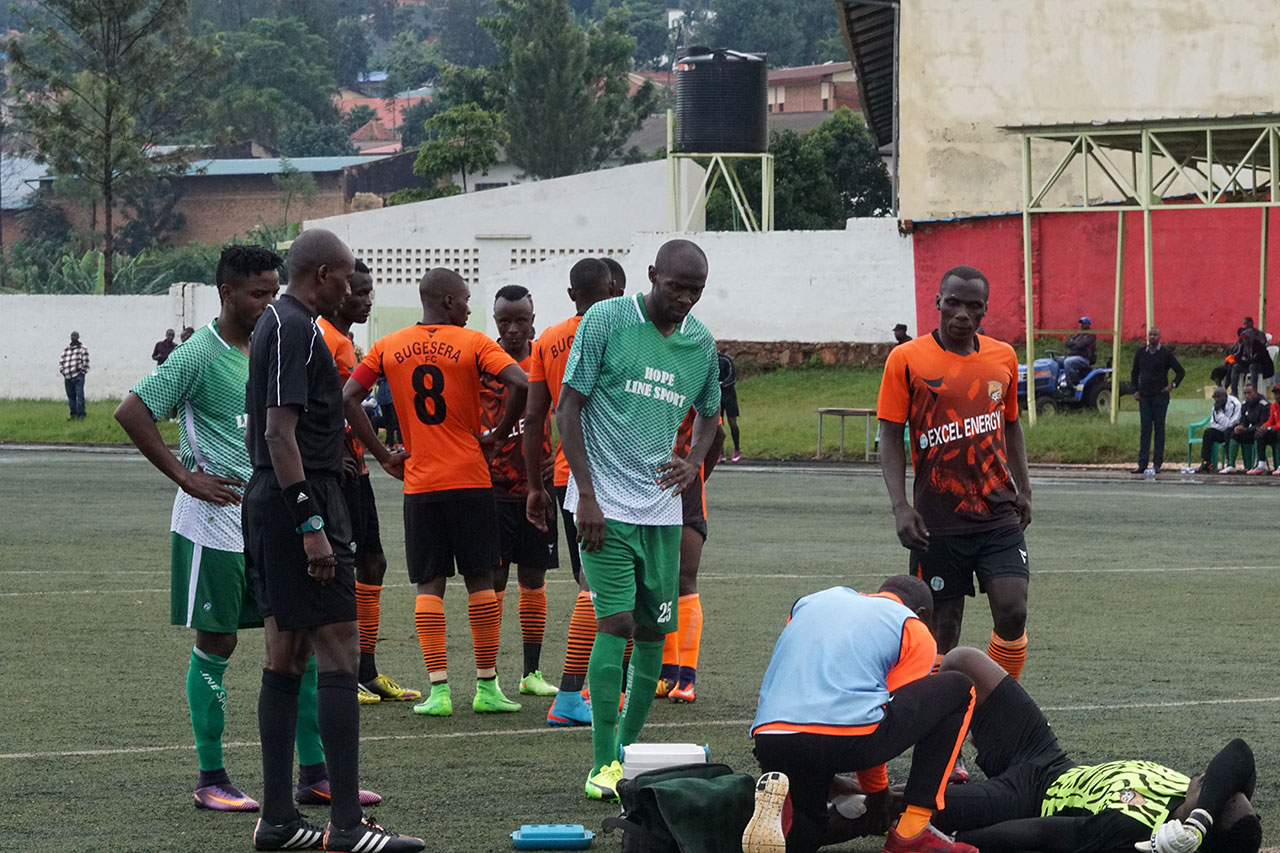 Umunyezamu wa Bugesera nka buri minota icumi yaryamaga ngo arebe ko umukino warangira amahoro