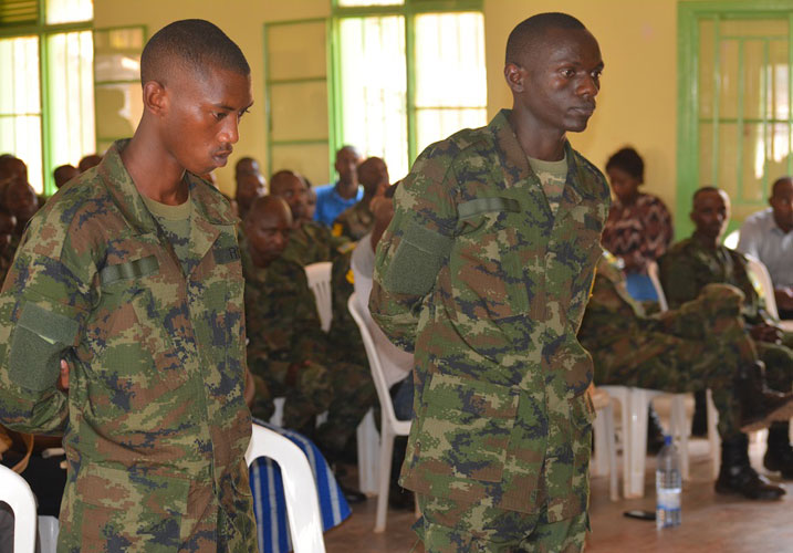 PTE Nshimyumukiza Jean Pierre na PTE Ishimwe Claude bashinjwa kwica umuturage bamurashe