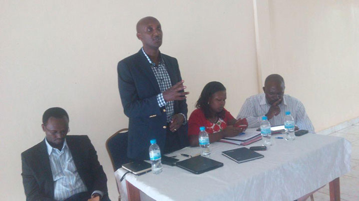 Komiseri Tusabe yijeje abacuruzi kubakorera ubuvugizi ariko nabo bagashyiraho akabo.