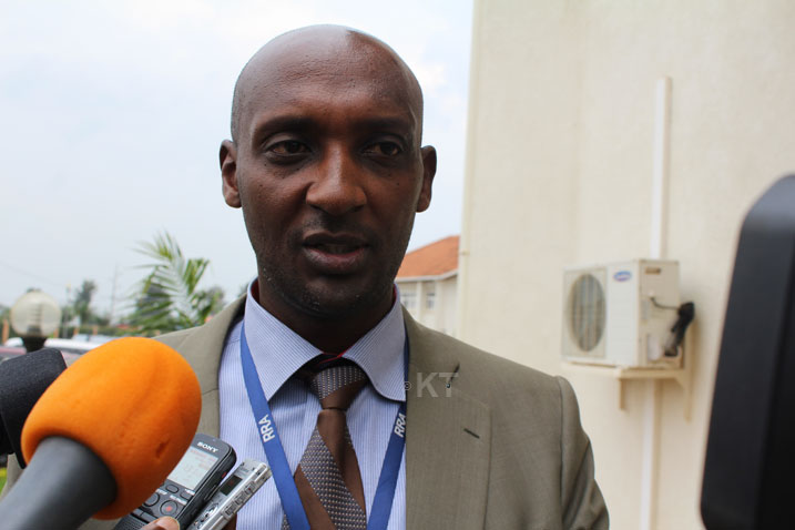 Komiseri Mukuru wa RRA, Richard Tusabe, yemera ko hari ikinyuranyo kinini ku misoro yinjira aho biviriye mu maboko y'uturere bigahabwa RRA.