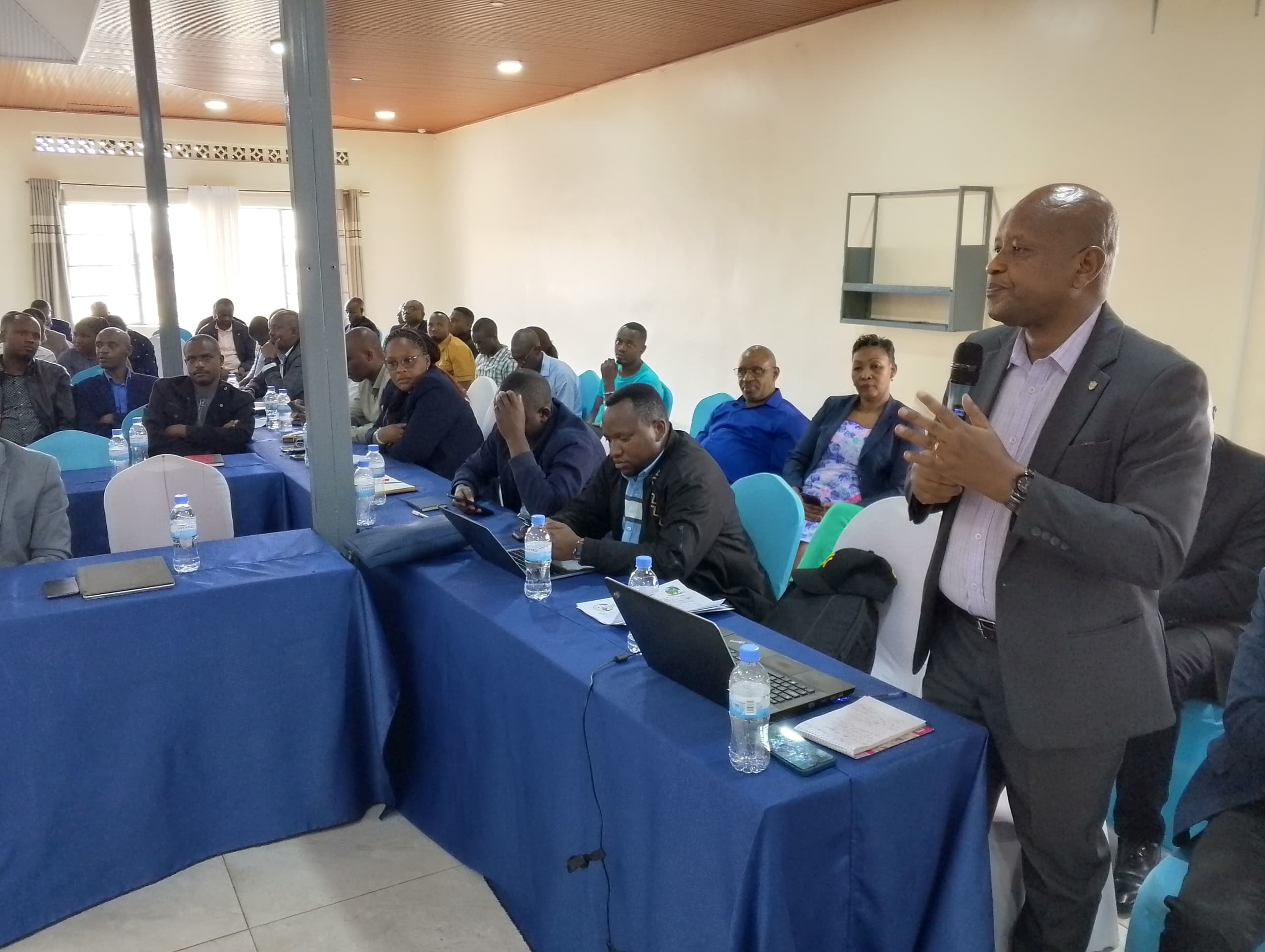 Komiseri wa Komisiyo y'Amatora mu Ntara y'Amajyepfo avuga ko ubuyobozi bw'ibanze butakivanga mu migendekere y'amatora