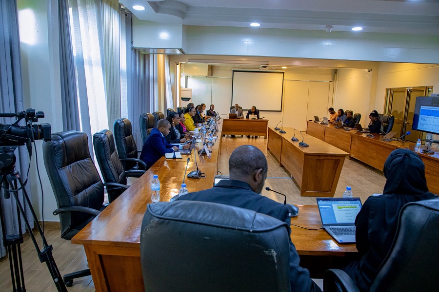 Abadepite mu kiganiro na Minisitiri Mugenzi