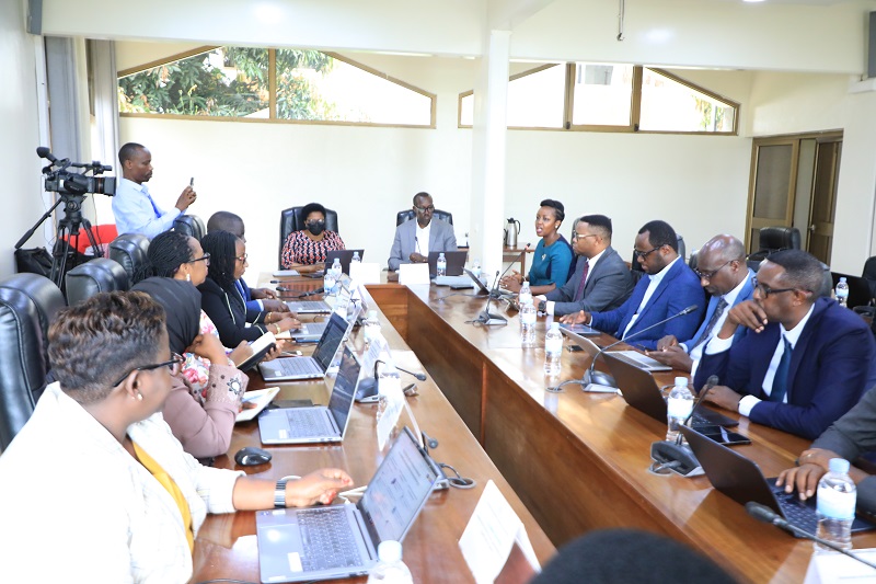 Abadepite bagezwaho ikiganiro ku ikoranabuhanga