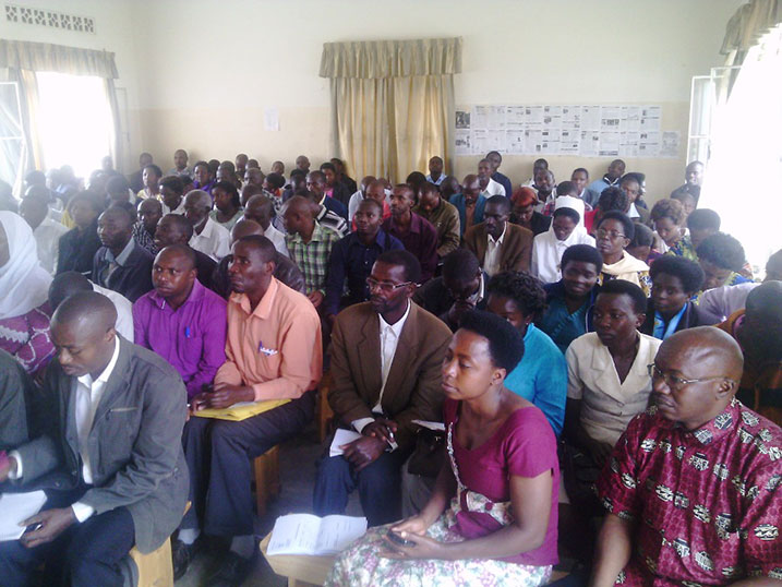 KOmite z'ababyeyi nizo zisabwa kugaragaza abana bababaye cyane kurusha abandi kugira ngo nabo bagaburirwe.