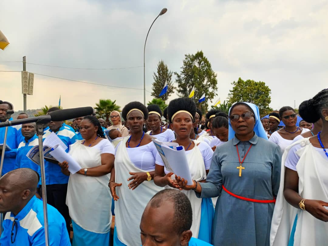Korali yaturutse muri Diyosezi ya Cyangugu yizihije Asomusiyo 2024 irimo ababyeyi bateze ingori