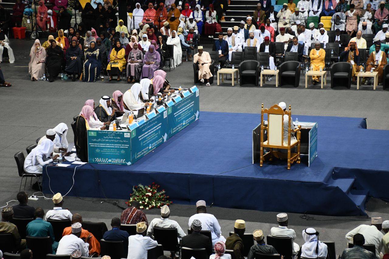 Bamwe mu batangaga amanota ku barushanwaga gusoma Korowaniok