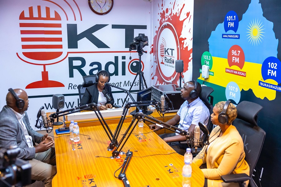 Ni ikiganiro cyibanze ku ikoranabuhanga mu burezi