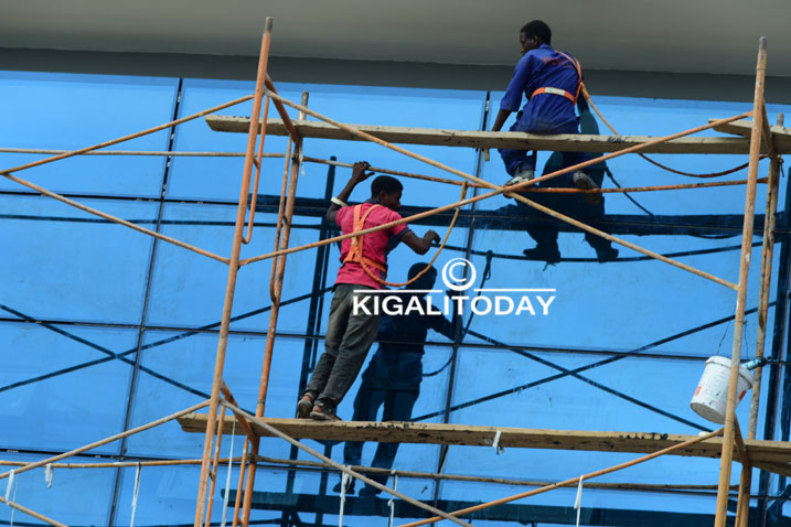 Ku bikwa barahanagura ibirahuri ngo babone ayo kwifata neza mu mpera z'icyumweru.