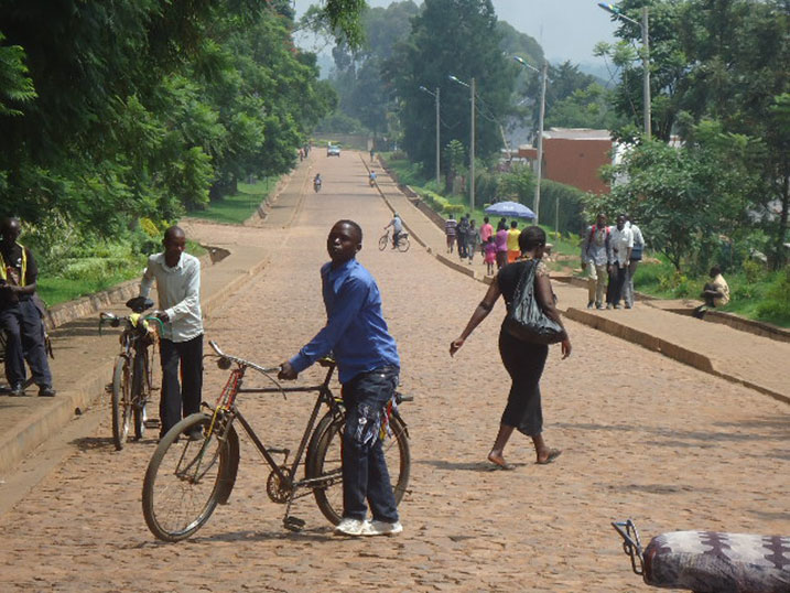 Ku itaba hatangiye gushyirwa amatara ku muhanda.