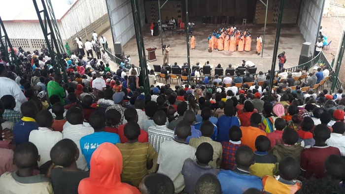 Abaturage batumwaho bagasobanurirwa amateka