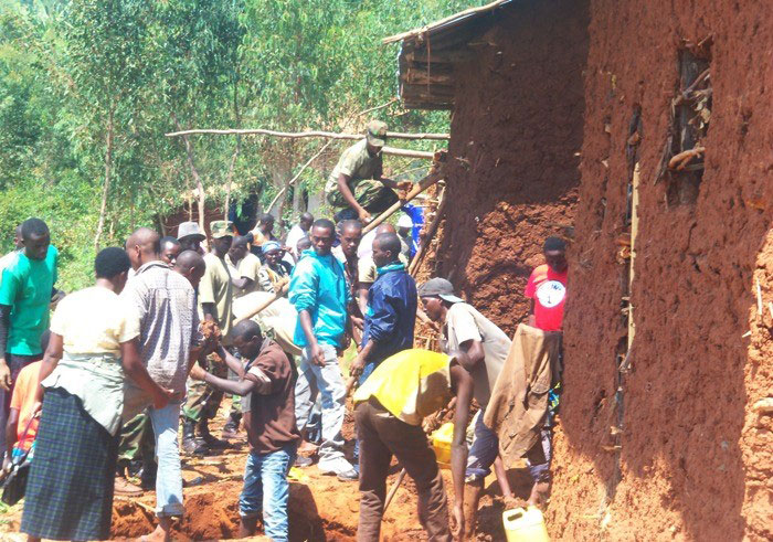 Mu karere ka Gisagara hubatswe amazu atanu muri icyi cyumweru cya army week.