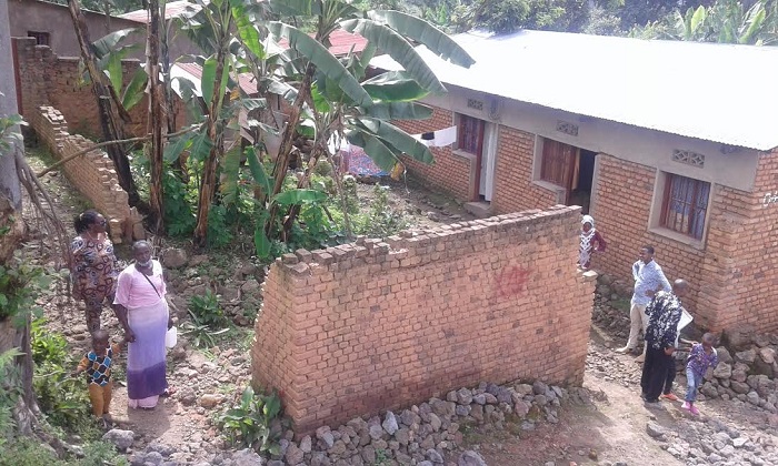 Hari abo ibipangu n'inzu byari byarasenyutse none basubijwe