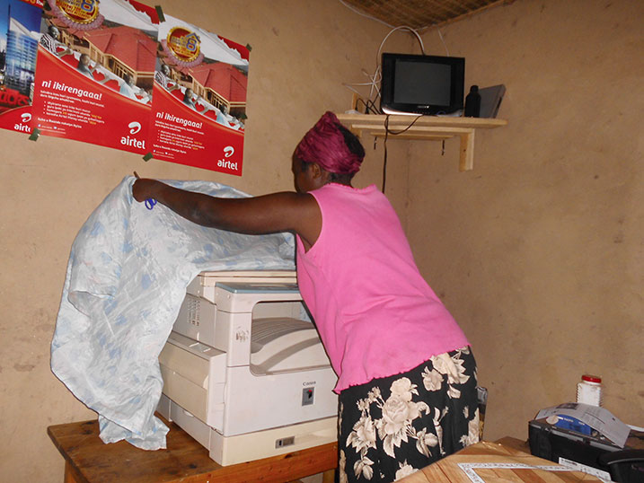 Kubera umuriro w'Amashanyarazi abatuye santere ya Nyanza ntibakijya gufotoza impapuro mu mujyi wa Butare.