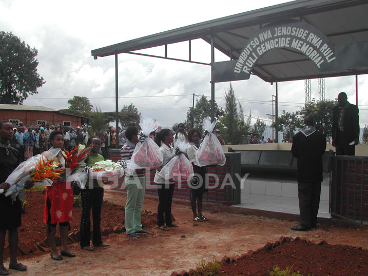 Kubera uruhare Perezida Kagame yagize mu guhagarika Jenoside , abayirokotse ngo barifuza ko Itegeko Nshinga rihinduka bakazongera kumutora.
