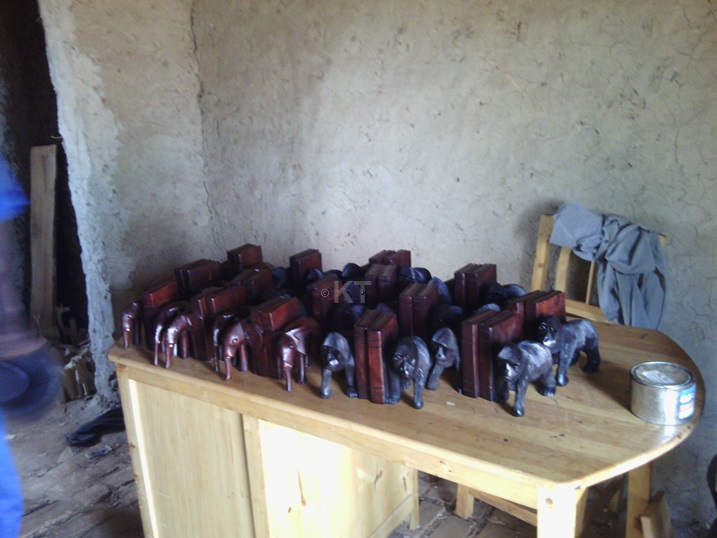 Kubera isoko ridahagije ibikoresho bimwe bibura abaguzi bakabibika.