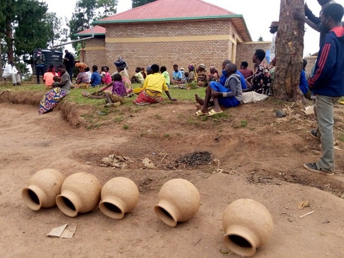 Bifuza guhabwa ubutaka bwo guhinga, kubumba ngo ntibikigenda kubera kubura ibumba