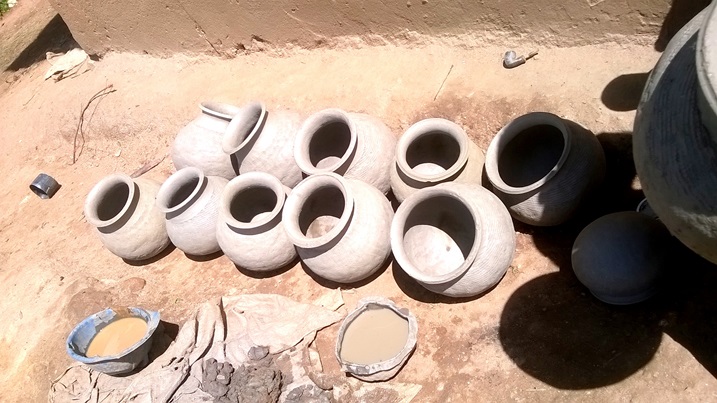 Kubumba inkobo bituma bamwe bubaturage babasha kubona ibyibanze bikenerwa buri munsi.