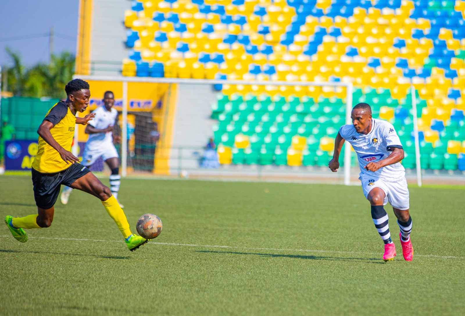 Kubwimana Cedric ahanganye na Bemol Apam Assongue