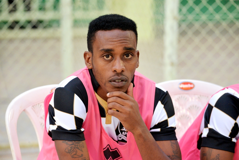 Asanga Eric Rutanga wahoze muri APR FC ayisubiyemo yamusimbura neza