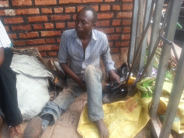 Kudoda inkweto bimutungiye umuryango w'abantu 10.