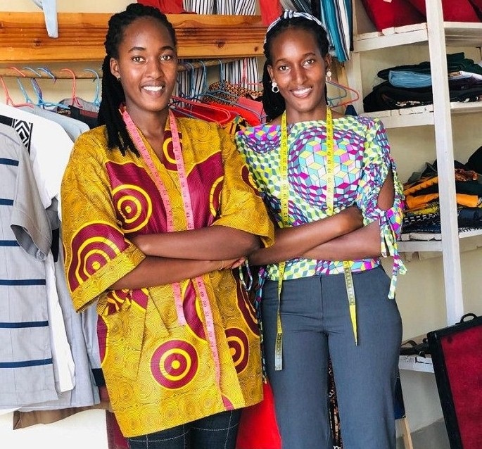 Abavandimwe barangije kaminuza bihitiramo ubudozi