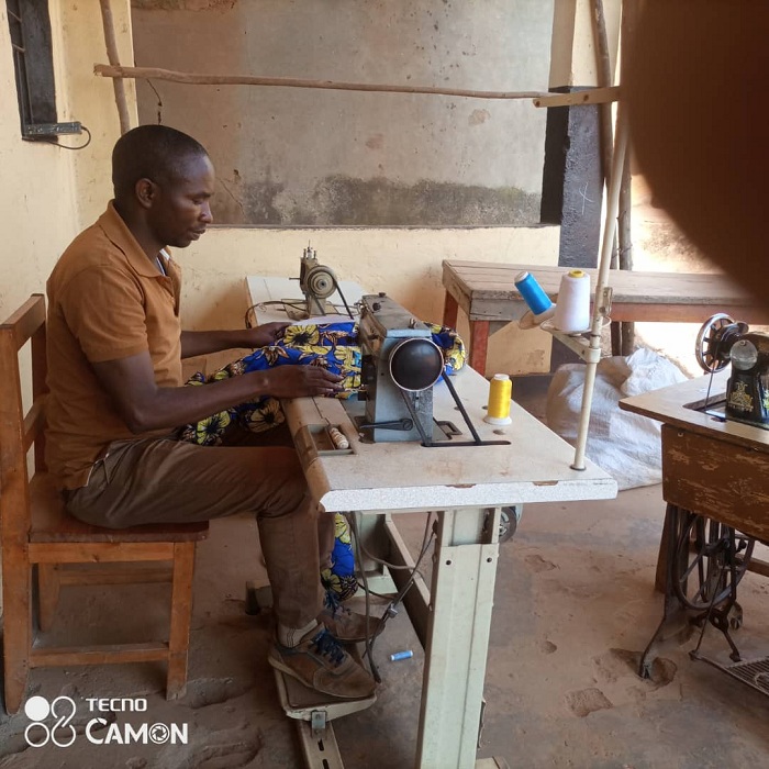 Nsanzabarinda ubu ari mu nzira zo gushinga uruganda rudoda imyenda