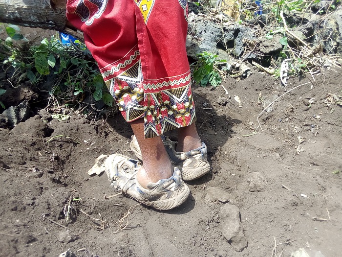 Kugira ngo abashe gukandagira bimusaba kwambara inkweto