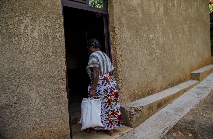 Bamwe mu bahagaritse akazi mu buryo butunguranye baravuga ko imibereho itaboroheye