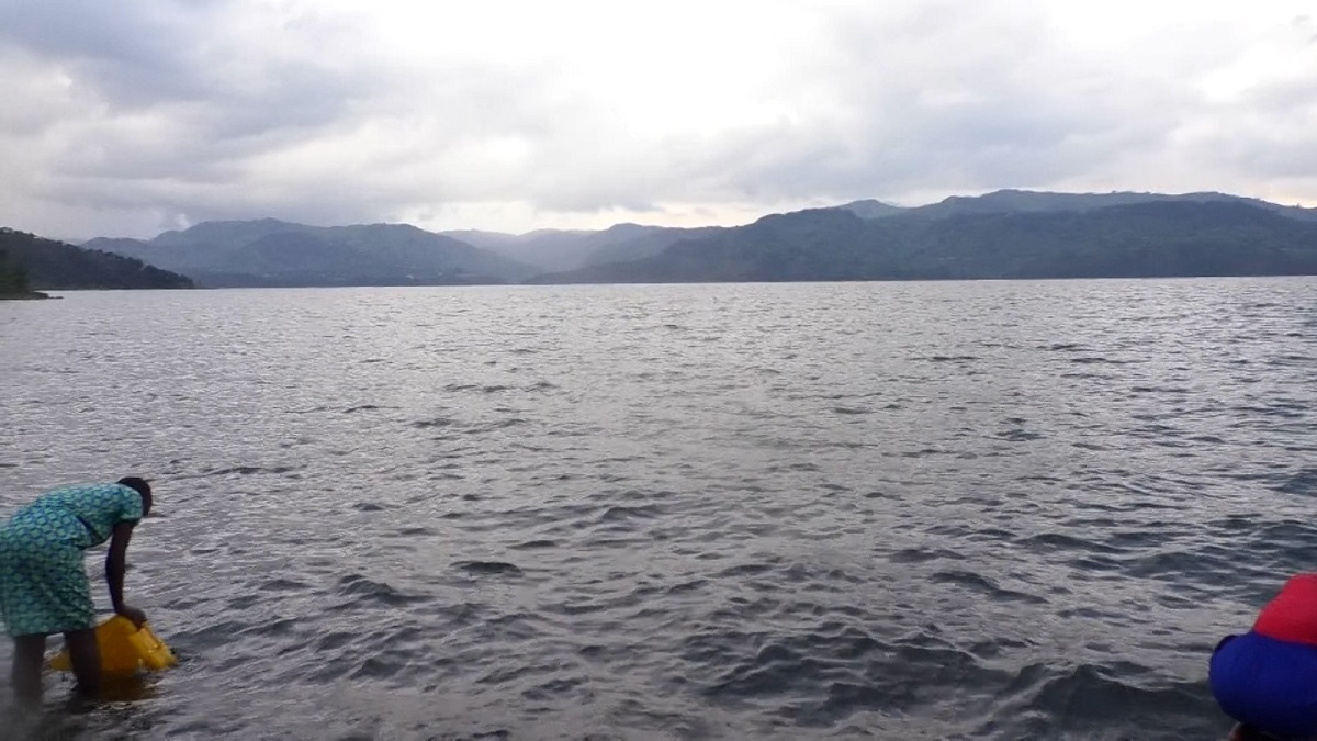 Barasabwa kureka kuvoma amazi y