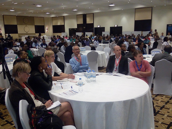 Inama yitabiriwe n'abantu banyuranye bakora muri serivisi z'ubuvuzi