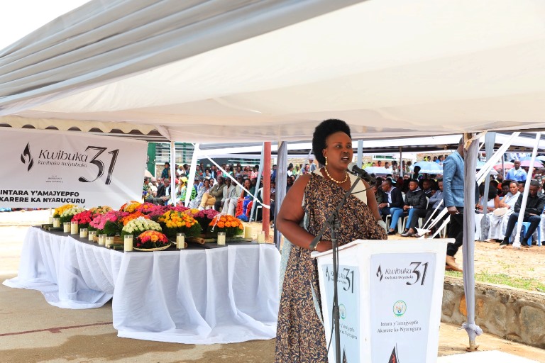 Hon Christine Muhongayire, Visi Perezidante wa Ibuka, yibukije ubuyobozi bw'Akarere ka Nyaruguru ko hakenewe ko urwibutso rwa Jenoside rwa Cyahinda ruvugururwa
