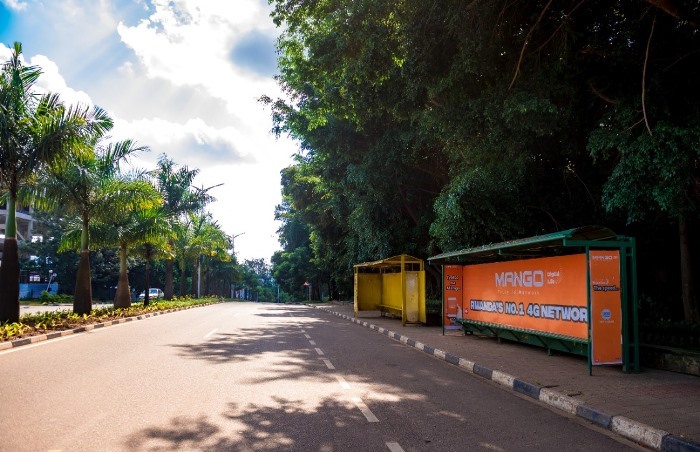 Ku cyapa cya bus kwa Lando. Aha naho hakunze kuba abantu benshi bateze imodoka zijya mu Mujyi na Nyabugogo