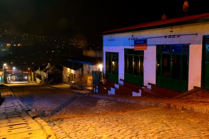 Kwa Mutwe ahakunze kuba urujya n'uruza rw'abantu bagura capati abandi bazigurisha