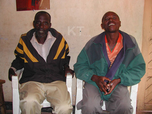 Twagiramungu Isaac iburyo ari kumwe n