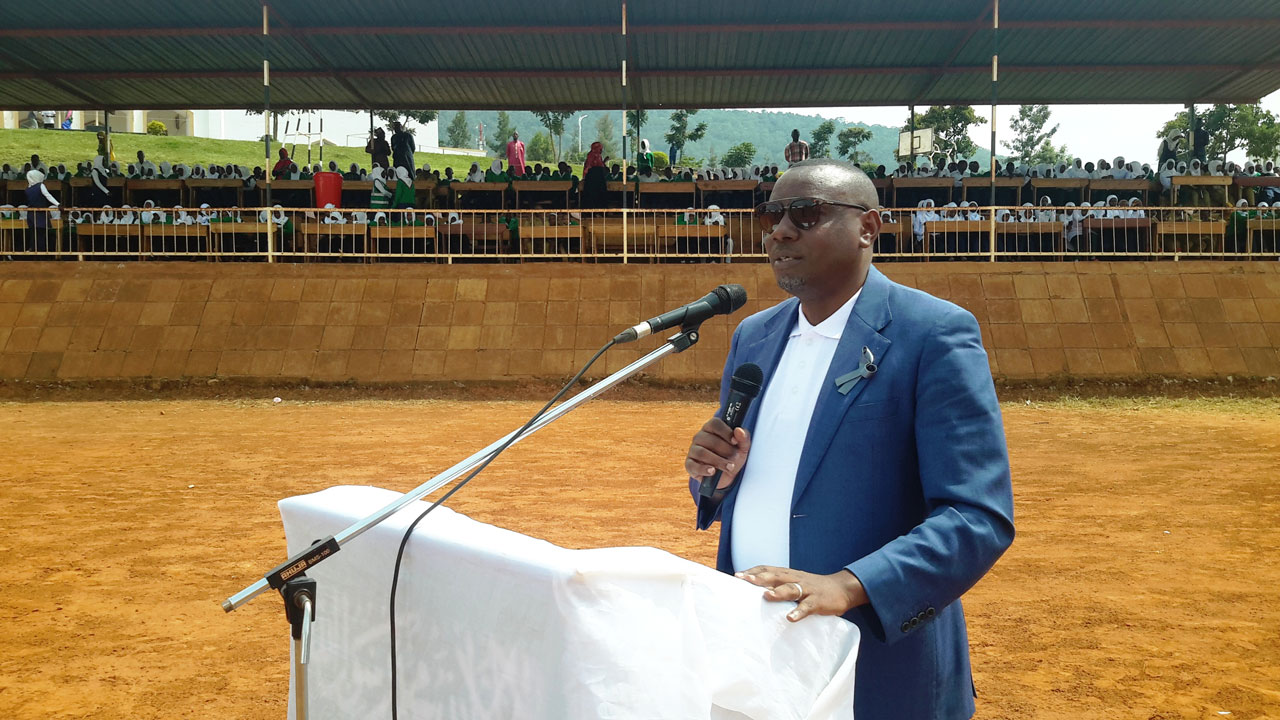 Umunyamabanga wa Leta muri MINEDUC, yaburiye ababyeyi ko abana babo nibagaragaza ingengabitekerezo ya Jenoside, ababyeyi ari bo bazabiryozwa 