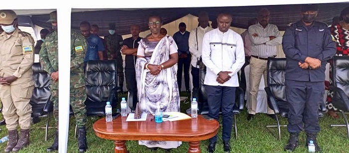 Bafashe umunota wo kwibuka abari abakozi ba Leta bazize Jenoside