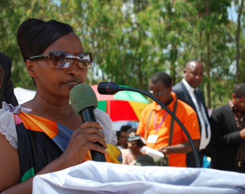 Dr Joyce Ngamije asobanura inzira ndende banyuzemo mu gihe cya Jenoside yakorewe Abatutsi. 