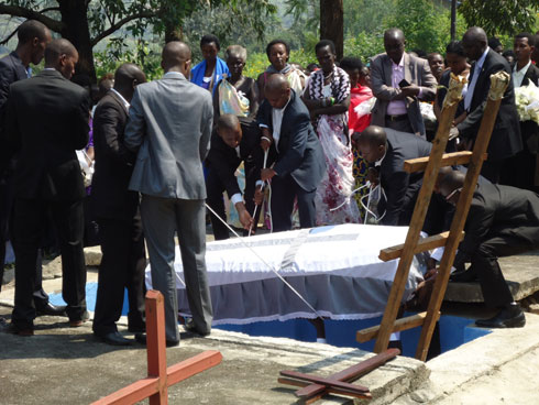 Imibiri 34 y'inzirakarengane zazize Jenoside yashyinguwe mu cyubahiro.