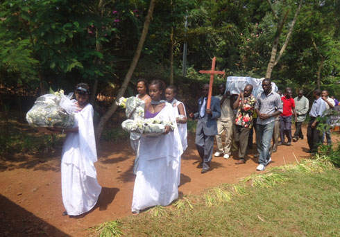 Bagiye gushyingura umubiri wa Nzeyimana watoraguwe vuba.