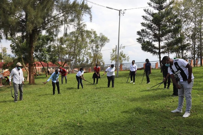 Umuganda wo gusukura ahakikije urwibutso rwa Nyanza ya Kicukiro